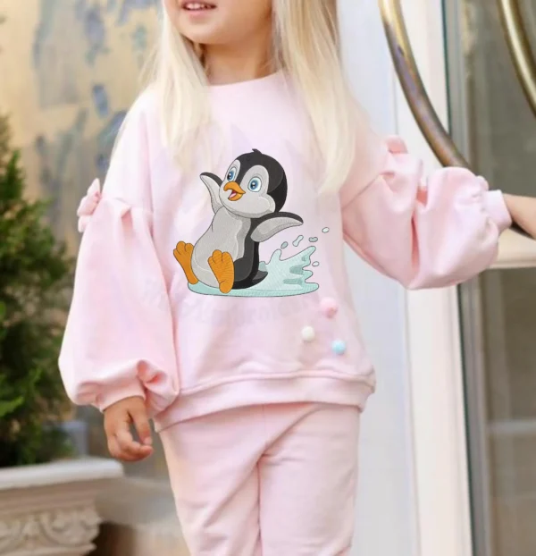 Penguin embroidery design from widoembroidery.com